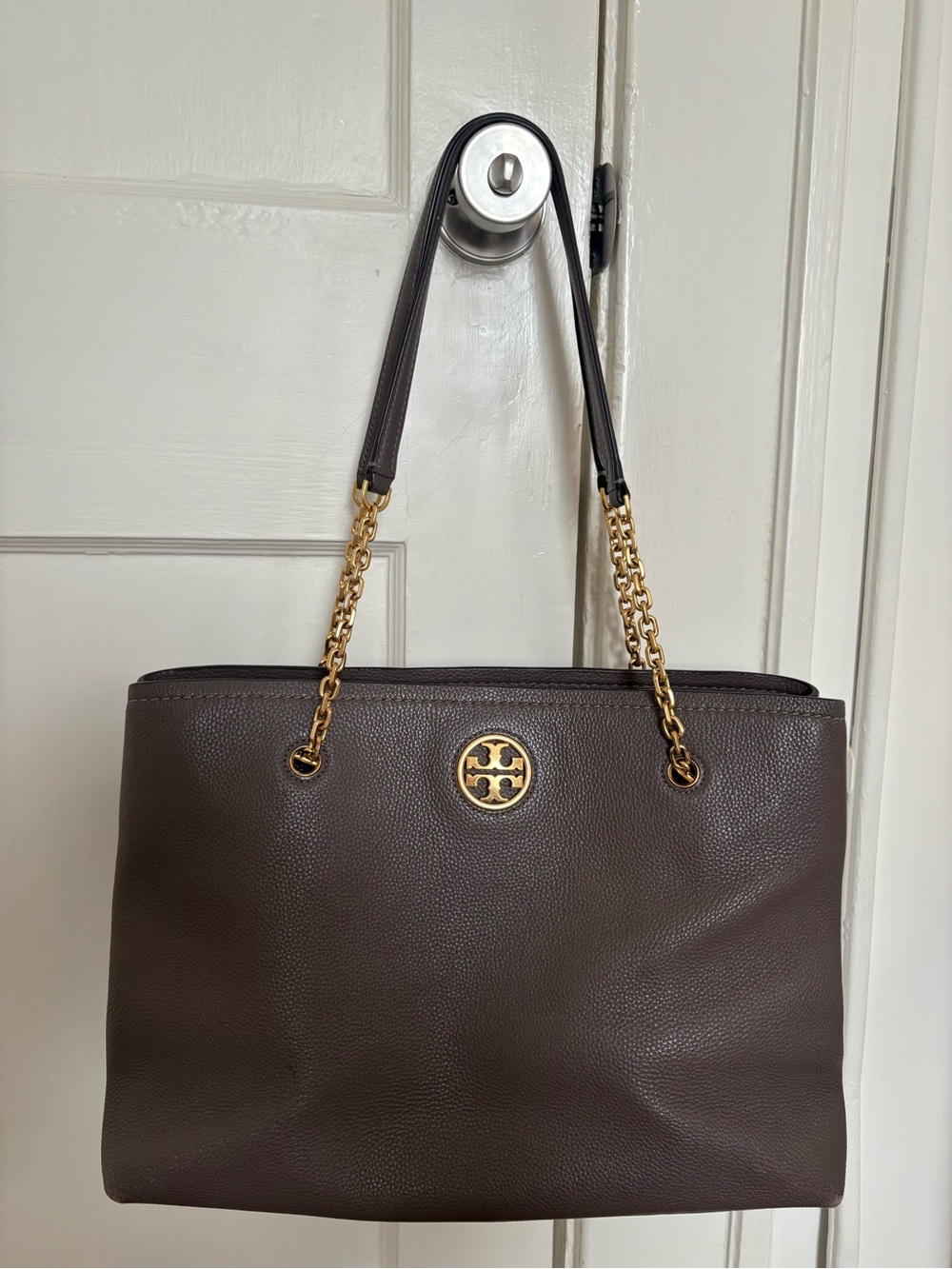 Tory Burch Carson Beige Grey Leather Shoulder Bag with Gold Chain